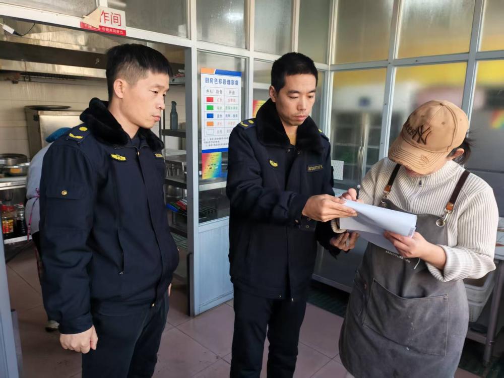 晋州市城管执法局 开展校园周边燃气安...