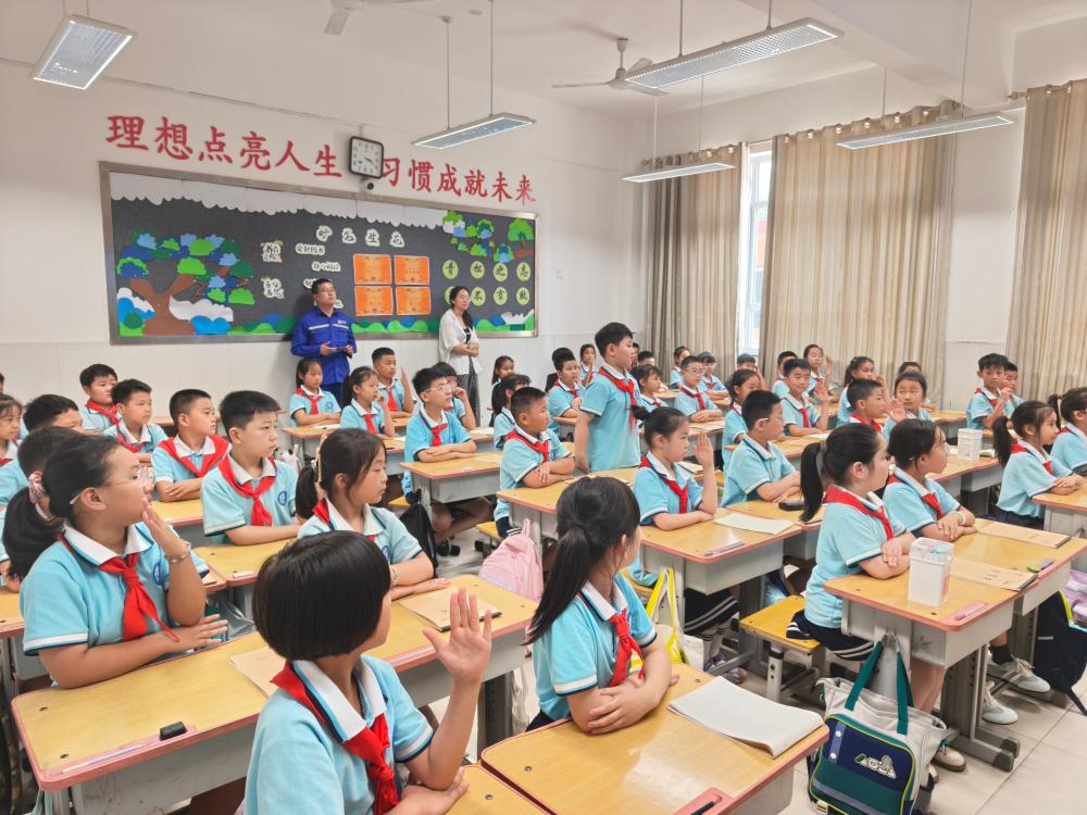燃气安全进校园 平安守护伴成长